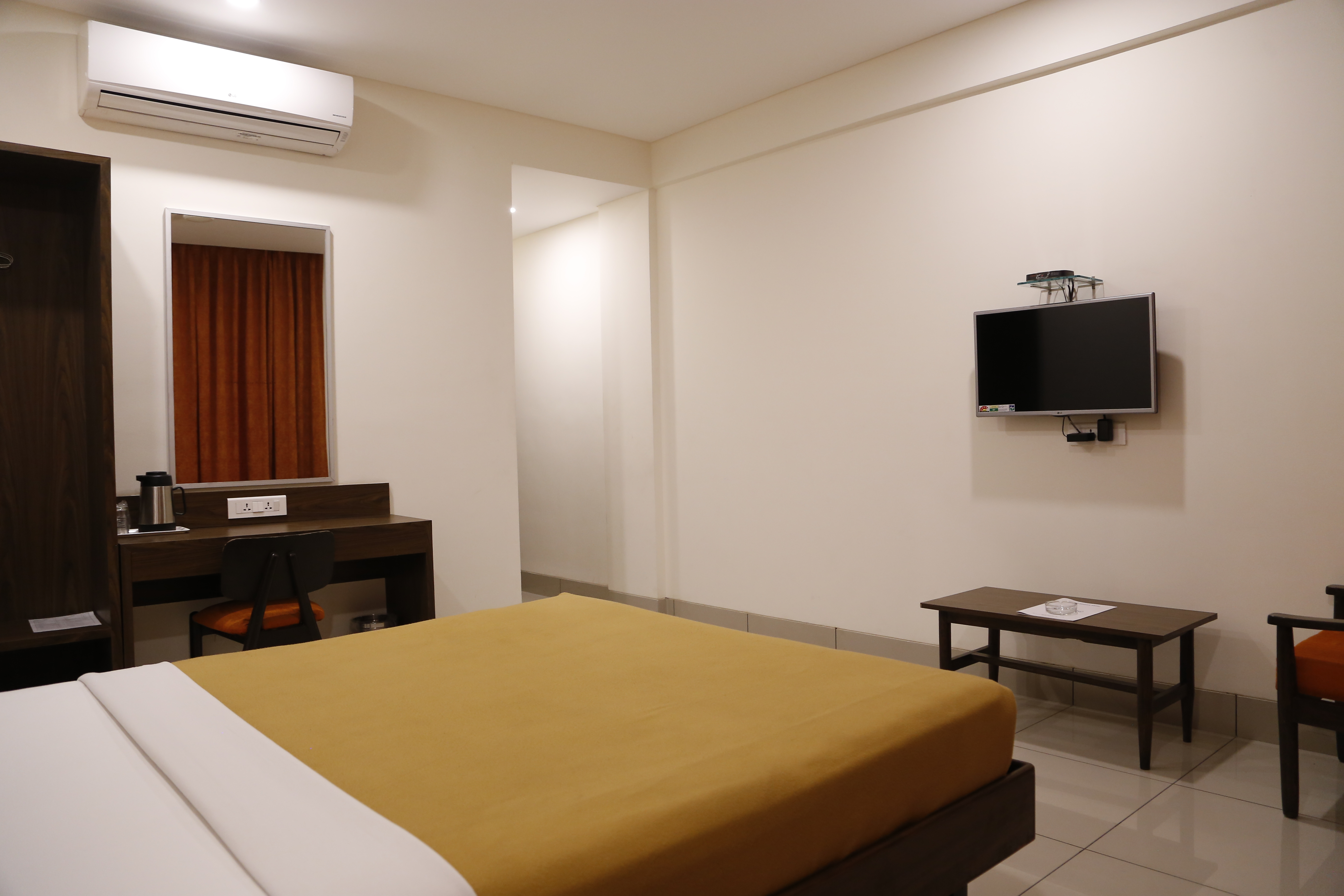 dreamland-hotel-shirdi-executive-family-room