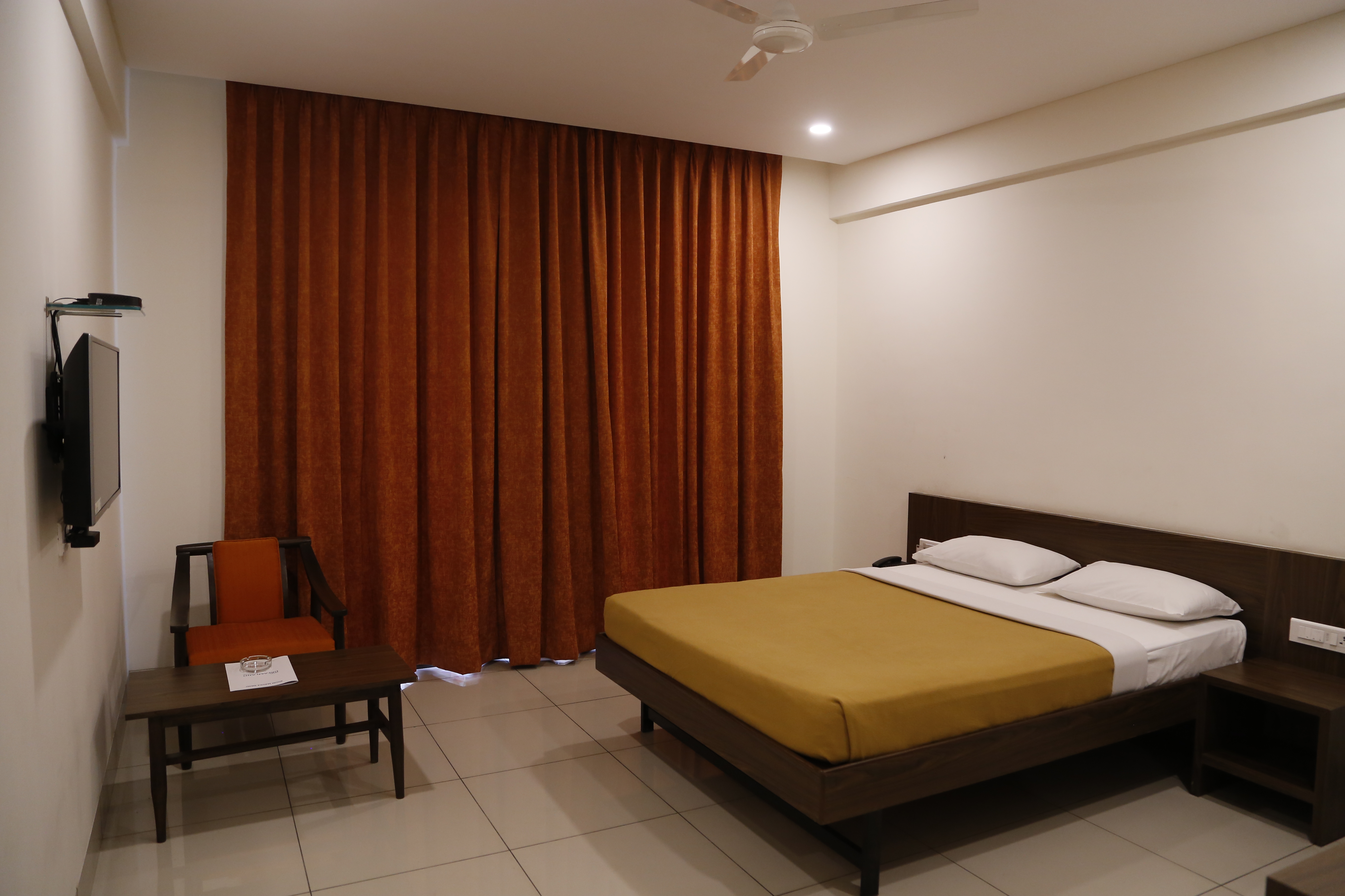 dreamland-hotel-shirdi-executive-family-room
